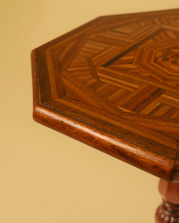 Mesa Auxiliar Octogonal con Marquetería Geométrica