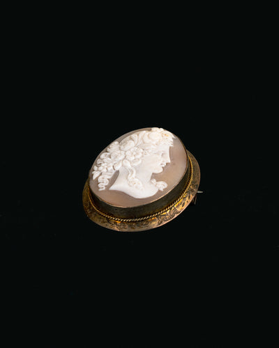 Broche Camafeo en Montura Grabada