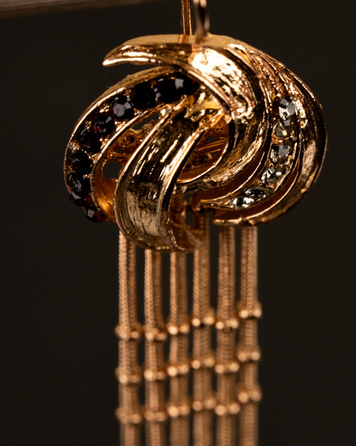 Pendientes Escultóricos de Flecos y Nudo Dorado