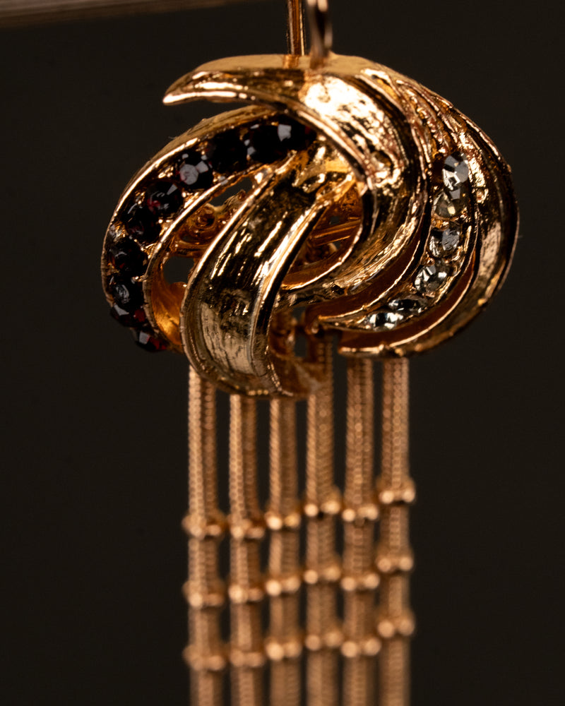 Pendientes Escultóricos de Flecos y Nudo Dorado