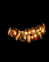 Brazalete Articulado de Latón Dorado con Cabujones Rojos y Negros