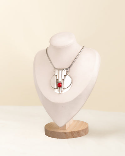 Colgante Escultórico Art Déco en Metal Plateado con Cabujón Rojo