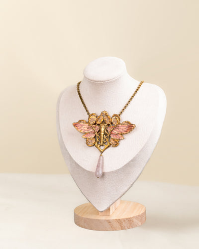 Colgante Escultórico de Insecto con Esmalte Rosa Art Nouveau