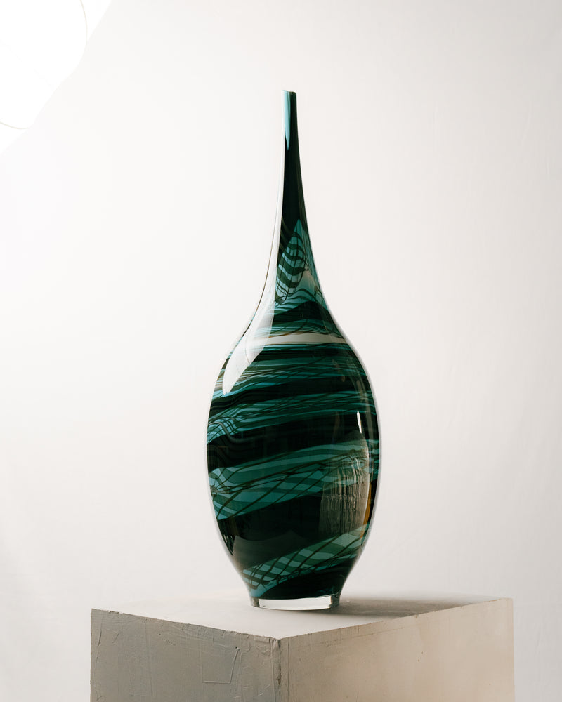 Jarrón de Silueta Estilizada en Cristal de Murano Jaspeado