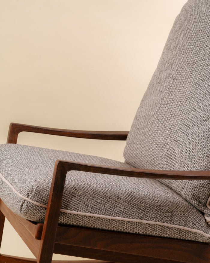 Mecedora Rocker Diseño Danés en Teca y Textil Tweed