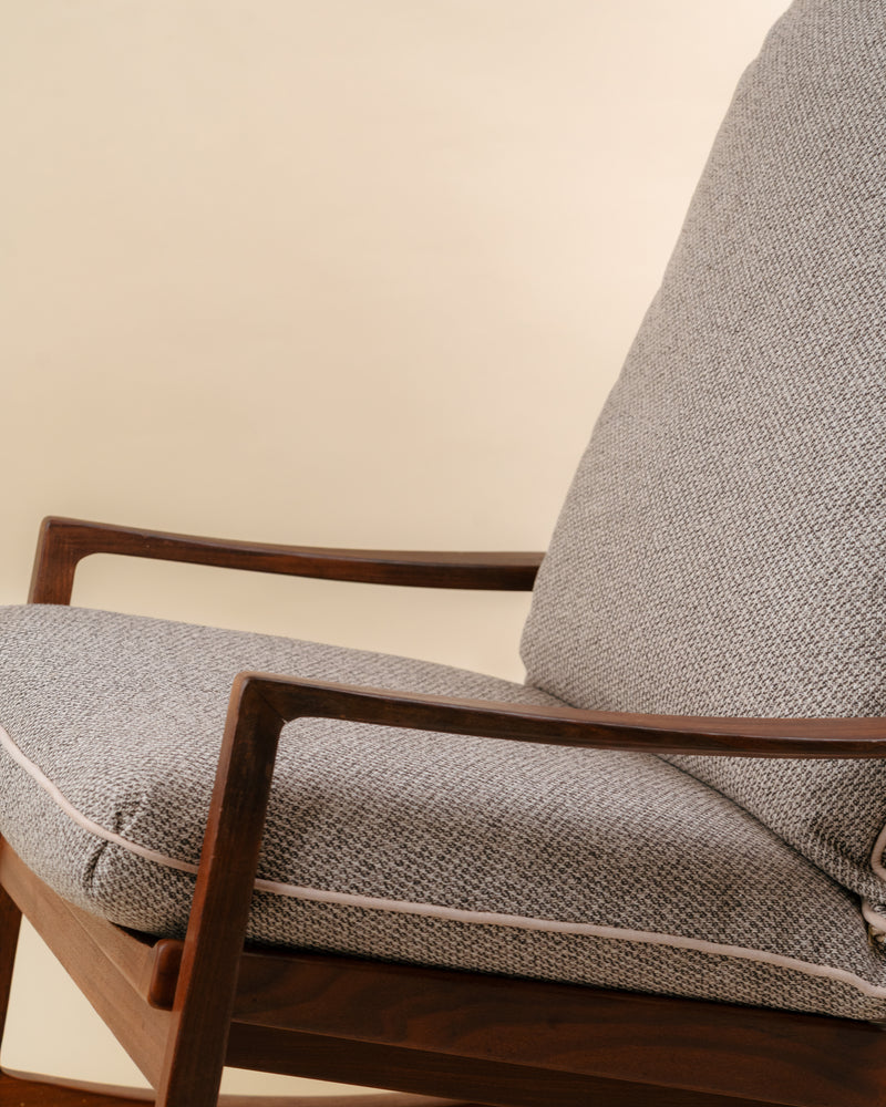 Mecedora Rocker Diseño Danés en Teca y Textil Tweed
