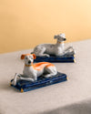 Pareja de Galgos de Staffordshire sobre Cojines Azules