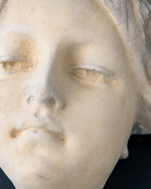 Escultura Fragmentaria de Rostro Clásico Estilo Neoclásico
