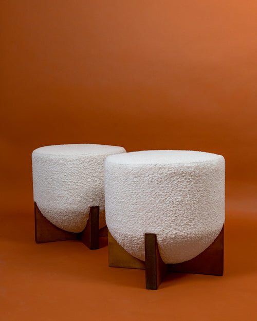 Pareja de Puffs Bouclé de Diseño Brutalista Italiano