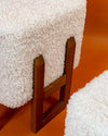 Pareja de Puffs Cuadrados de Estilo Brutalista en Madera y Bouclé