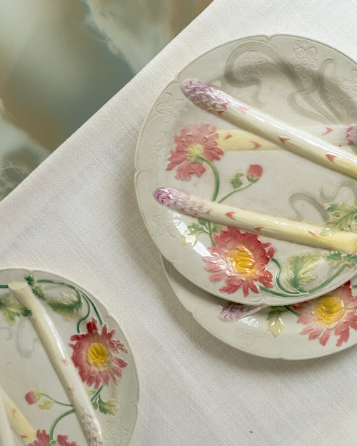 Juego de platos con motivo de espárragos