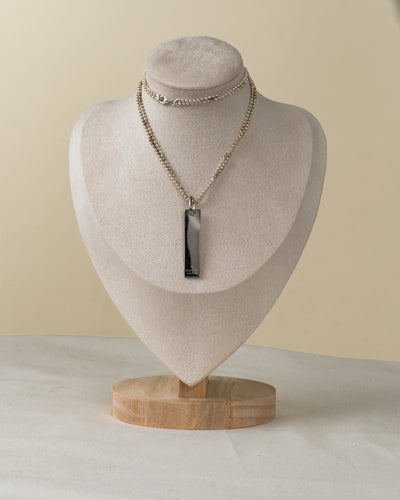 Collar de Plata con Placa Rectangular de Gucci