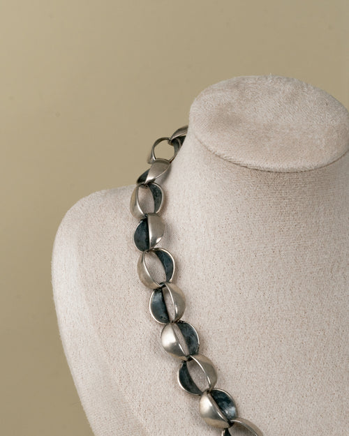 Collar de Eslabones Escultóricos en Plata Patinada
