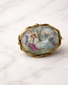 Broche Victoriano "Escena Galante" en Porcelana y laton