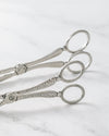 Pinza Pequeña de Servicio en Metal Plateado con Grabado Ornamental