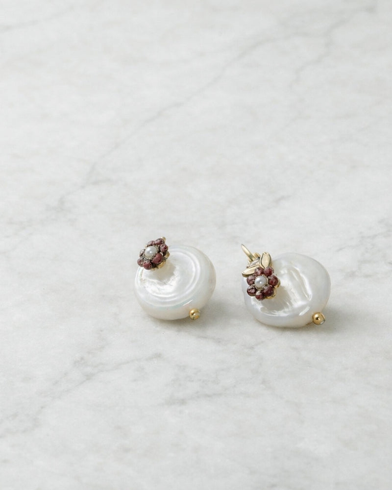 Pendientes Flor de Nácar en Perla Barroca y Violeta