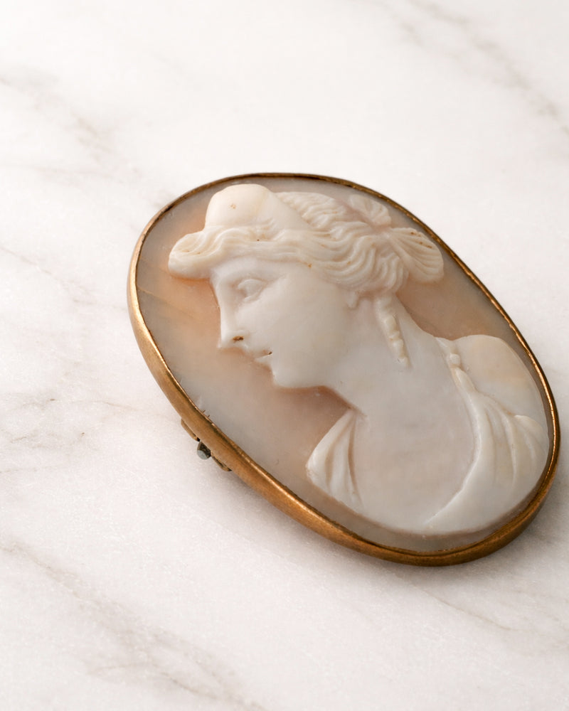 Broche camafeo en concha de rostro