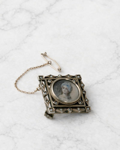 Broche victoriano de plata con retrato de mujer, S.XIX