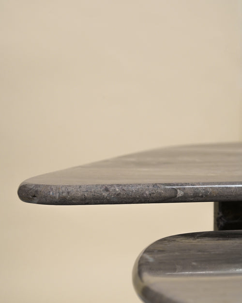 Mesa Baja de Centro Lágrima en Mármol Arabescato Gris